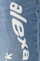 بنطال جينز اي زاد بقصة ساق مستقيمة منفوخة وشعار الماركة